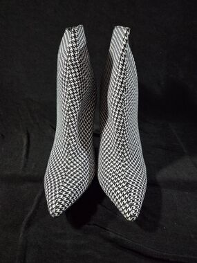 Women’s Black & White Houndstooth Pointed Toe Ankle Boots